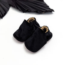 Load image into Gallery viewer, Black Velvet Shoe
